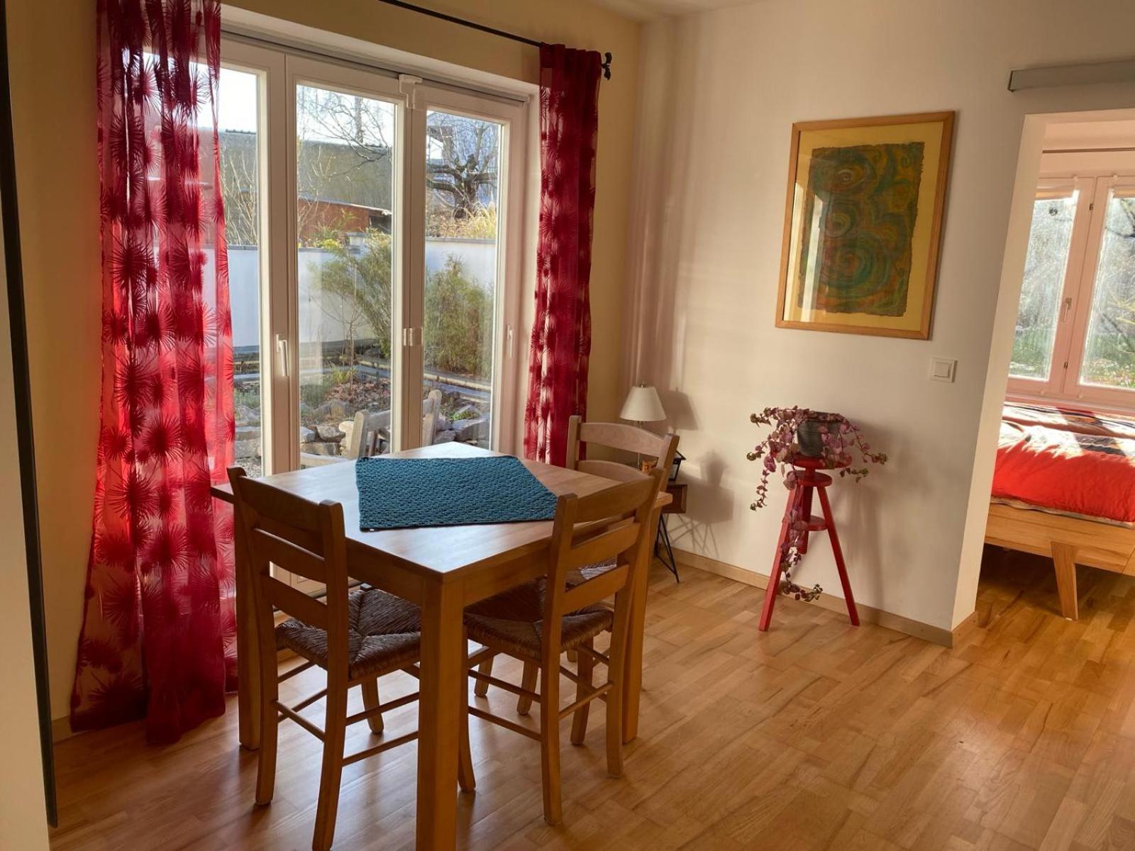 Apartment Haeuschen Mit Gartenblick